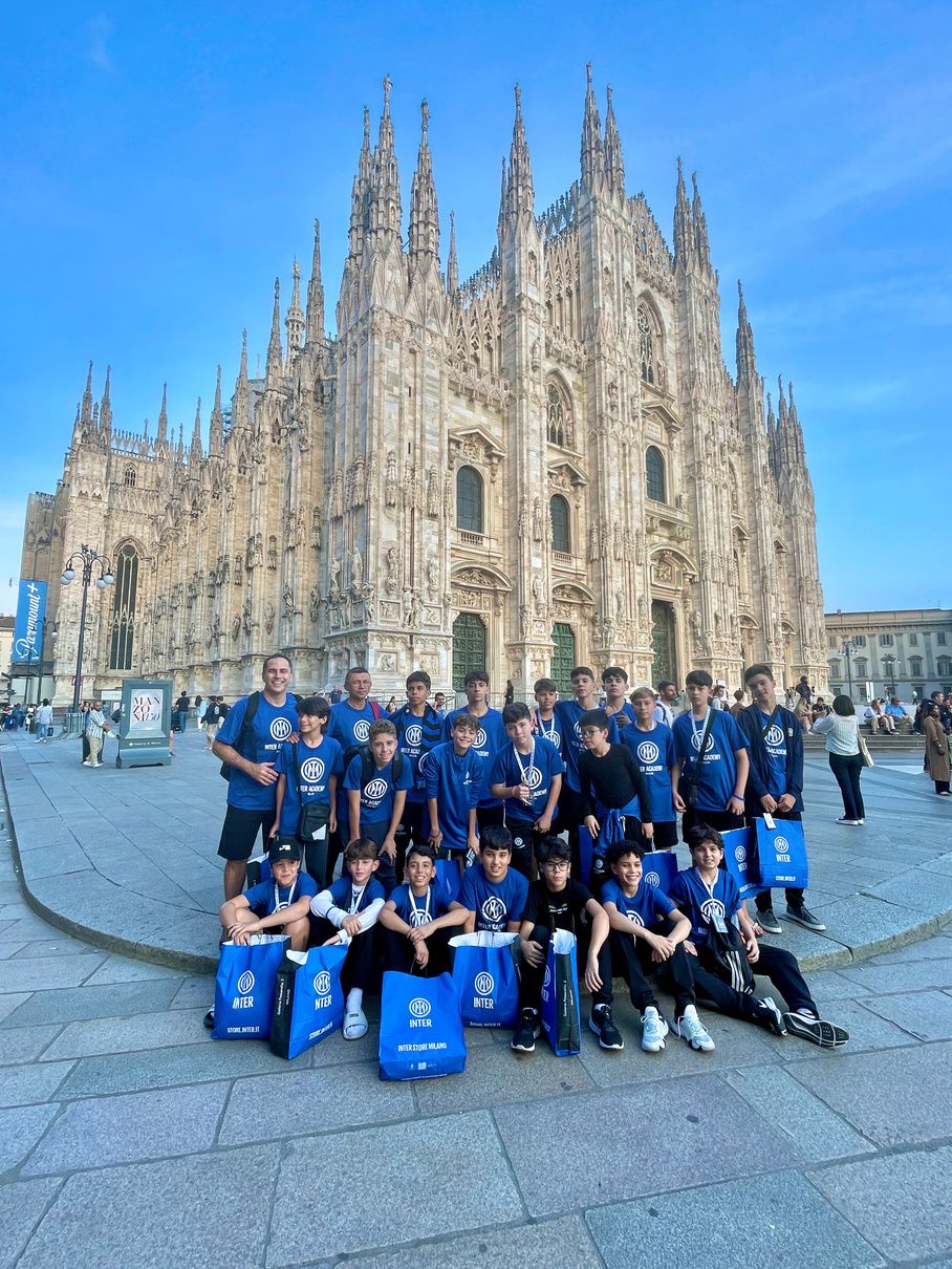 Grupo em passeio pelo Duomo de Milão